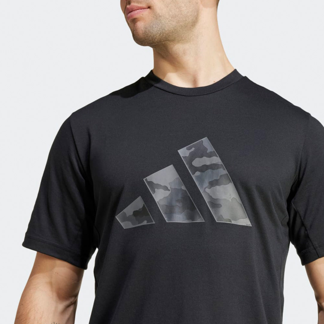 TRAIN ESSENTIALS CAMO GRAPHIC LOGO