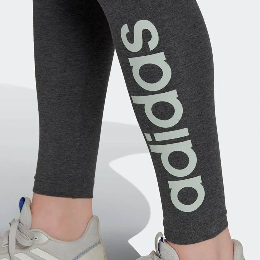 ESSENTIALS LOGO PRETINA ALTA