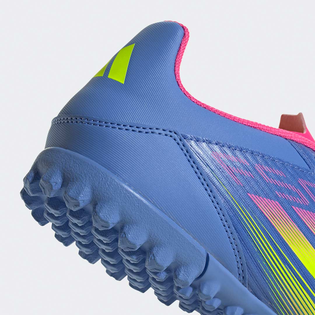 ZAPATILLA F50 CLUB PASTO SÍNTETICO